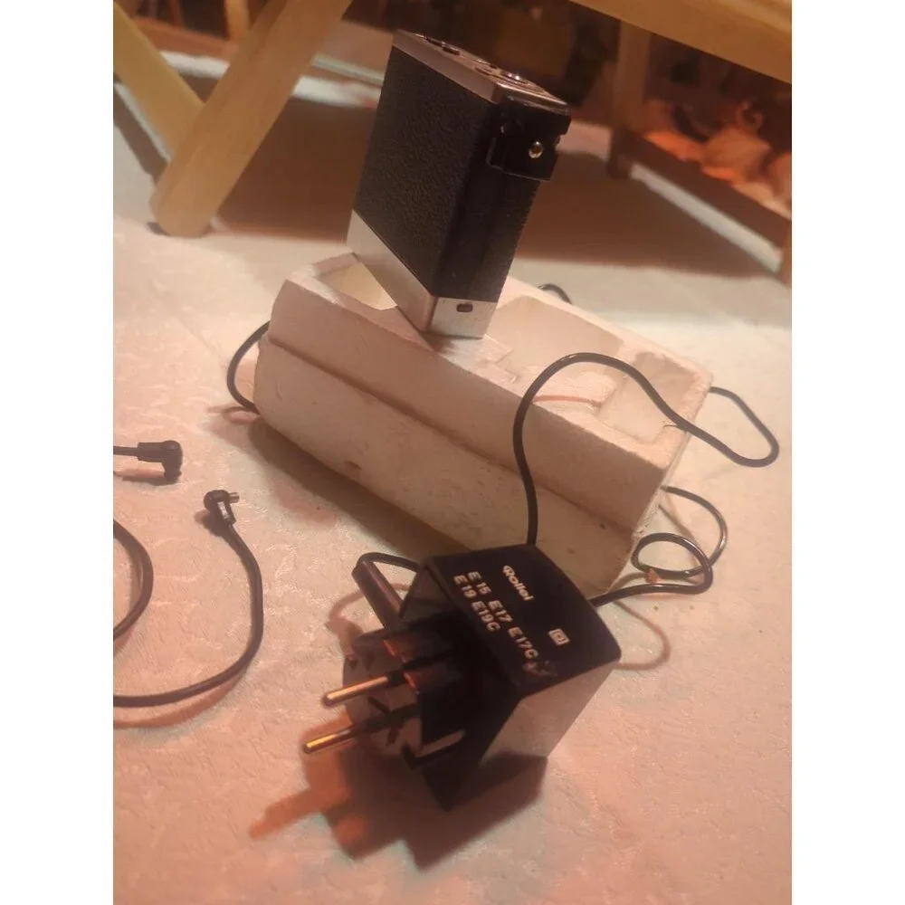 Vintage Rollei E19C Electronic Flash Unit with Charger & Sync Cable